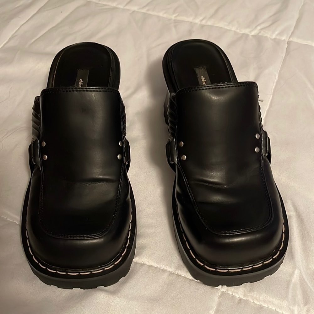 Like new black wedge shoes